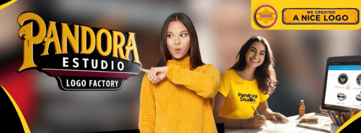 Imagen de mujer señalando el logotipo de Estudio Pandora