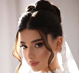 Peinado elegante de novia con velo en Keni Beauty Salon
